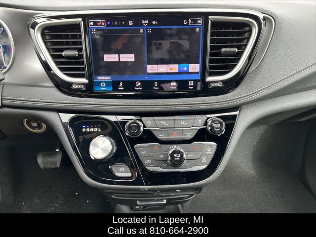 2026 Chrysler Pacifica Select AWD