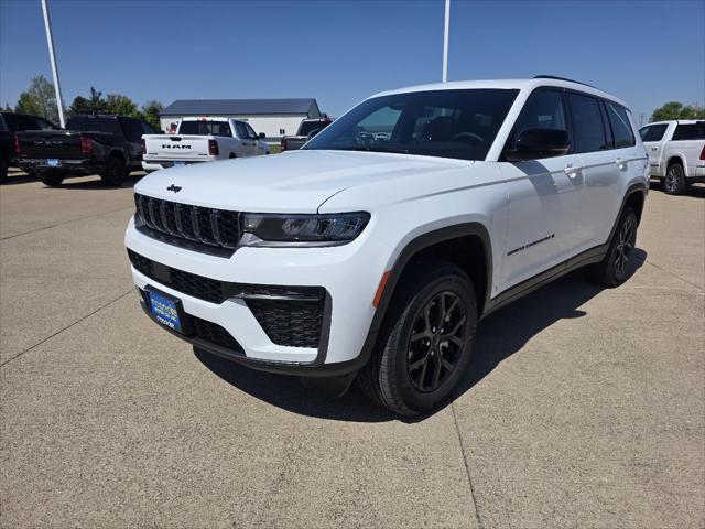 2026 Jeep Grand Cherokee GRAND CHEROKEE L LAREDO ALTITUDE 4X4