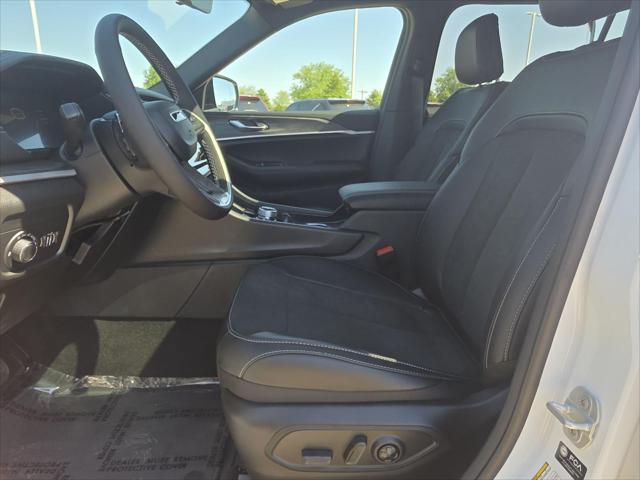 2026 Jeep Grand Cherokee GRAND CHEROKEE L LAREDO ALTITUDE 4X4