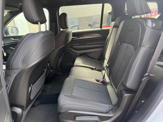 2026 Jeep Grand Cherokee Laredo 4x4