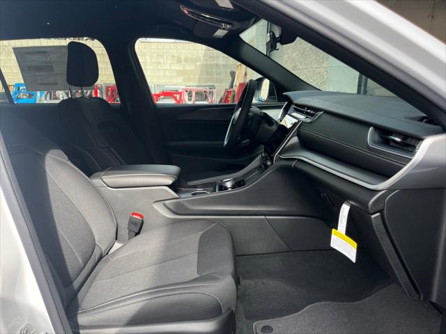 2026 Jeep Grand Cherokee Laredo 4x4