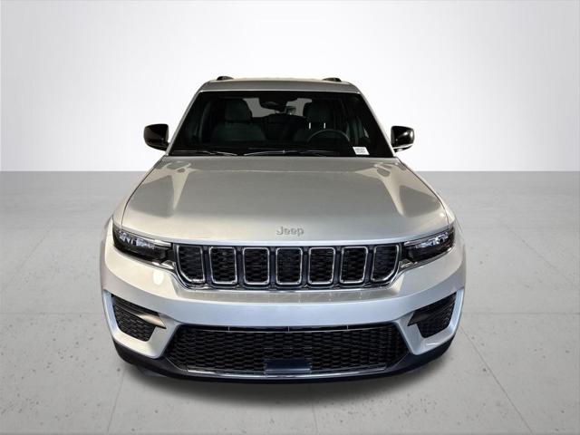 2026 Jeep Grand Cherokee Laredo 4x4