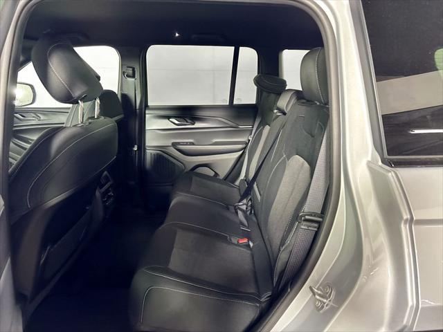 2026 Jeep Grand Cherokee Laredo 4x4