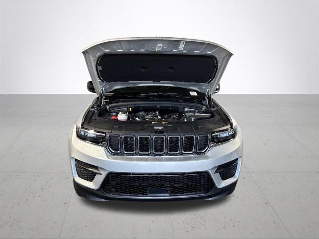 2026 Jeep Grand Cherokee Laredo 4x4