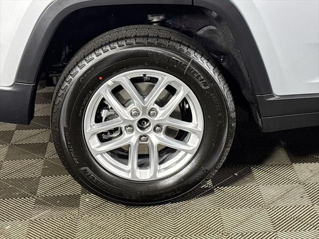 2026 Jeep Grand Cherokee Laredo 4x4