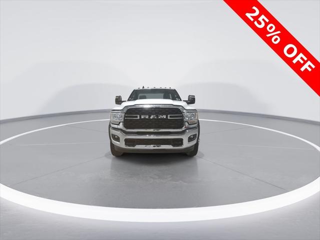 2024 RAM Ram 5500 Chassis Cab RAM 5500 SLT CHASSIS REGULAR CAB 4X4 120 CA 2024 RAM Ram 5500 Chassis Cab RAM 5500 SLT CHASSIS REGULAR CAB 4X4 120 CA