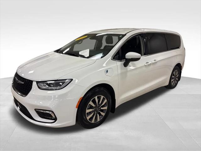 2023 Chrysler Pacifica Hybrid Touring L