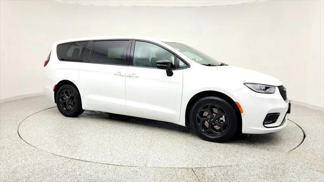 2024 Chrysler Pacifica Hybrid S Appearance Pkg