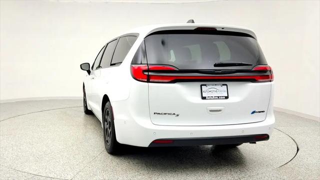 2024 Chrysler Pacifica Hybrid S Appearance Pkg