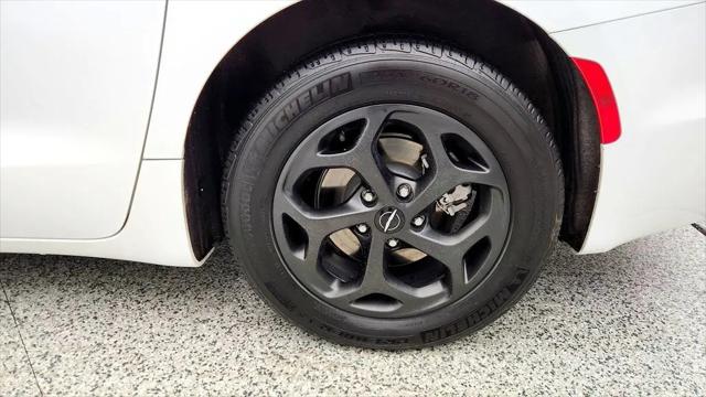 2024 Chrysler Pacifica Hybrid S Appearance Pkg