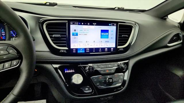 2024 Chrysler Pacifica Hybrid S Appearance Pkg