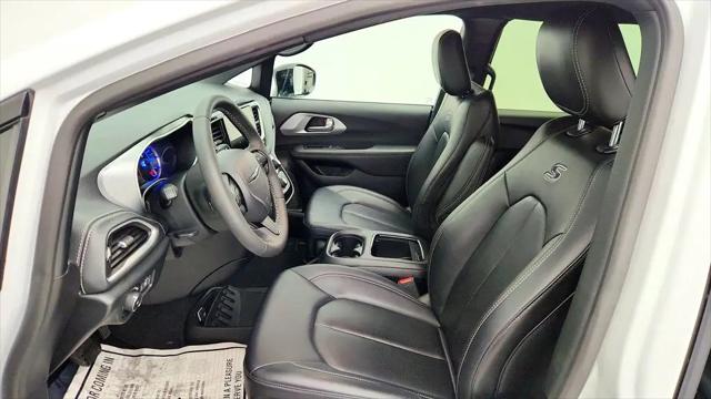 2024 Chrysler Pacifica Hybrid S Appearance Pkg