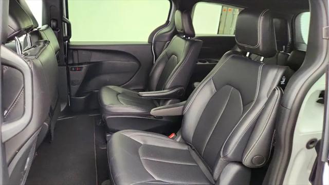 2024 Chrysler Pacifica Hybrid S Appearance Pkg