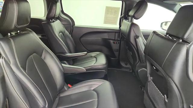 2024 Chrysler Pacifica Hybrid S Appearance Pkg