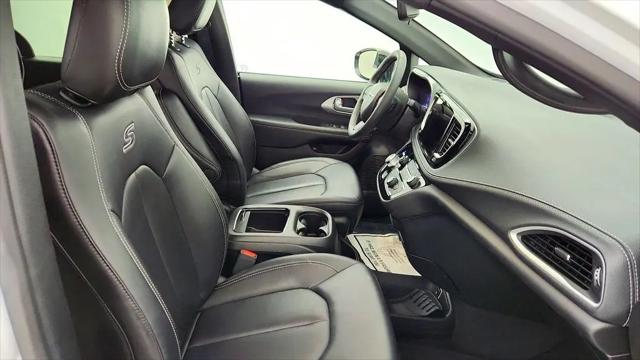 2024 Chrysler Pacifica Hybrid S Appearance Pkg