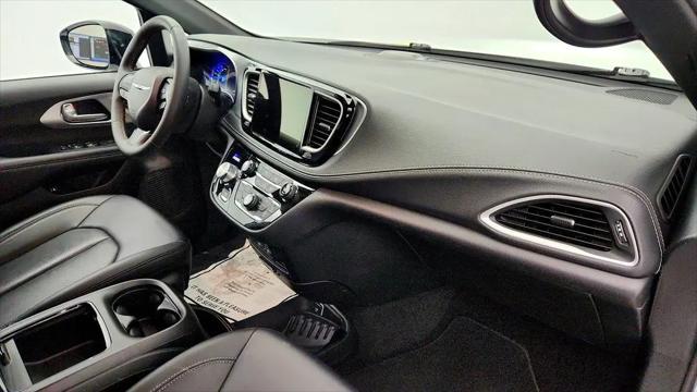 2024 Chrysler Pacifica Hybrid S Appearance Pkg