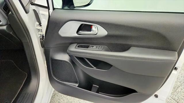 2024 Chrysler Pacifica Hybrid S Appearance Pkg