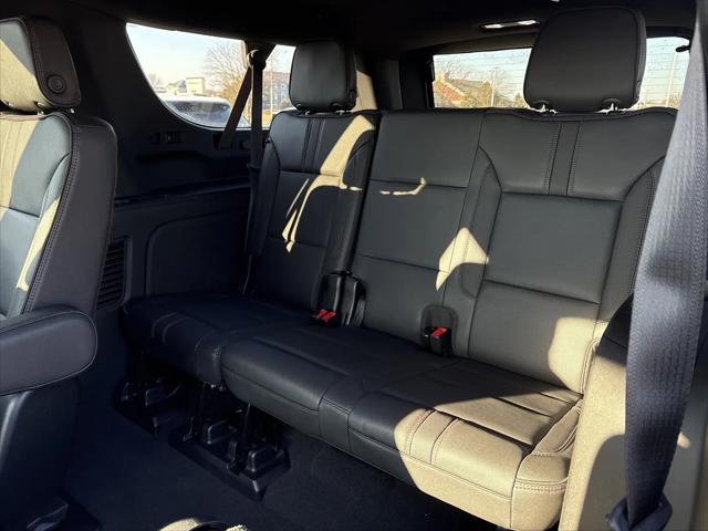 2022 Chevrolet Suburban 4WD RST