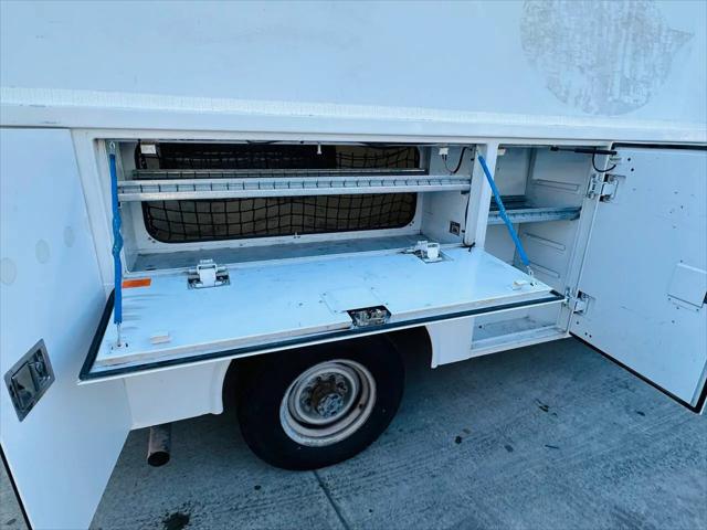 2011 Ford E-350 Cutaway E-350