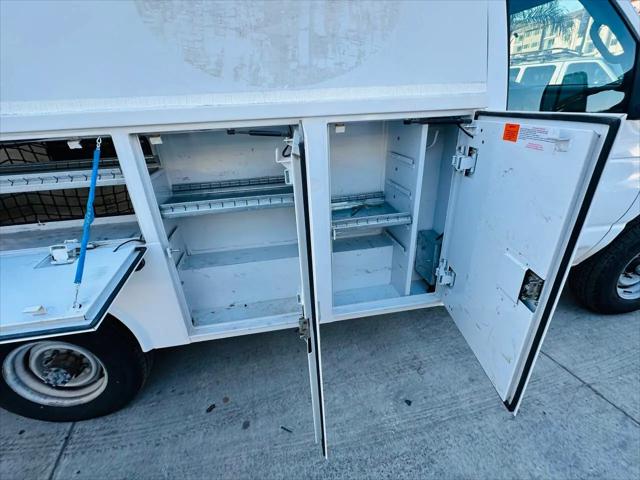 2011 Ford E-350 Cutaway E-350