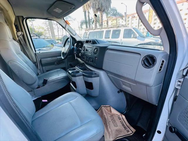 2011 Ford E-350 Cutaway E-350