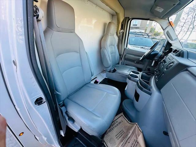 2011 Ford E-350 Cutaway E-350