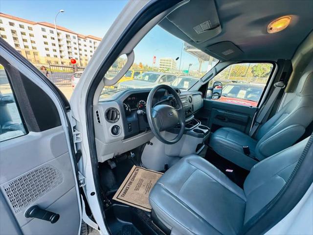 2011 Ford E-350 Cutaway E-350