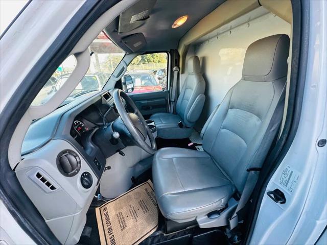 2011 Ford E-350 Cutaway E-350