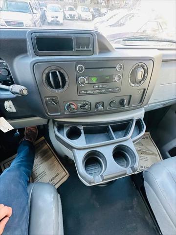 2011 Ford E-350 Cutaway E-350