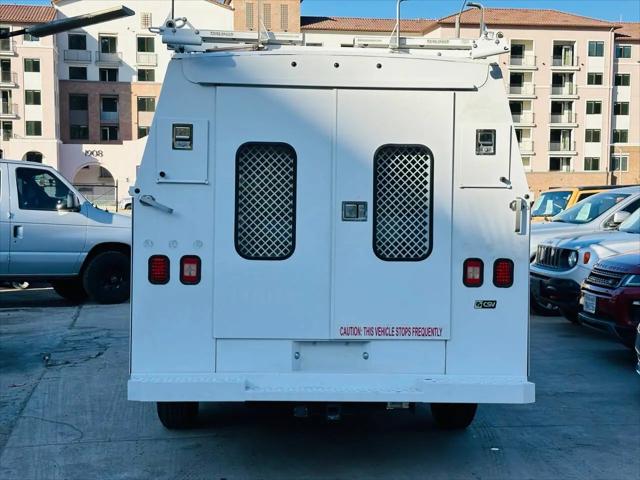 2011 Ford E-350 Cutaway E-350