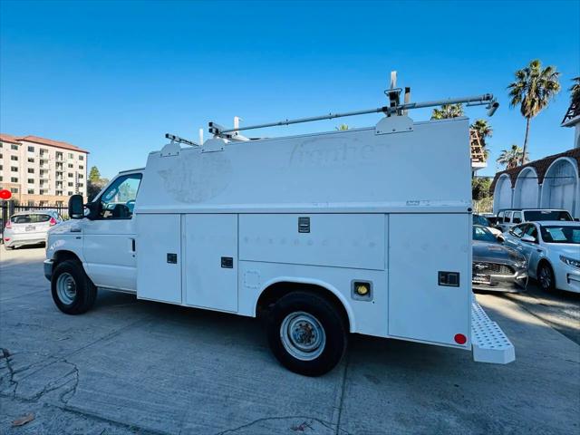 2011 Ford E-350 Cutaway E-350