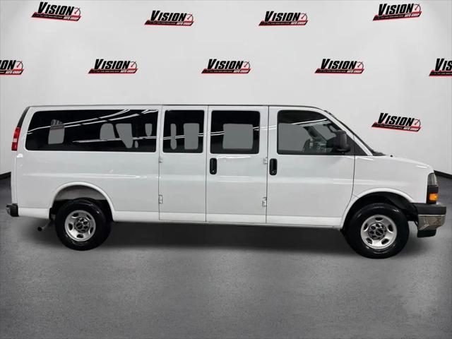 2025 GMC Savana Passenger RWD 3500 Extended Wheelbase LT