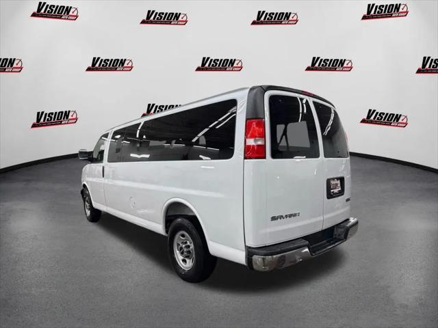 2025 GMC Savana Passenger RWD 3500 Extended Wheelbase LT