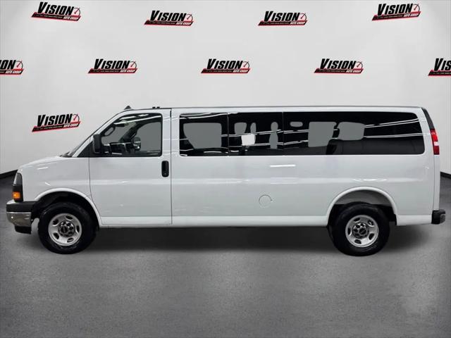 2025 GMC Savana Passenger RWD 3500 Extended Wheelbase LT