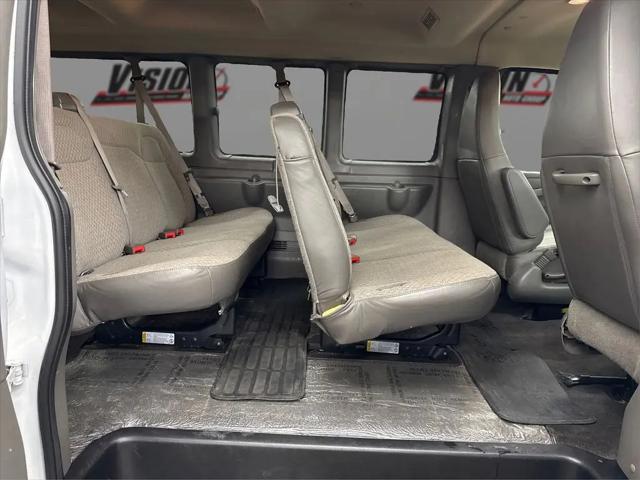 2025 GMC Savana Passenger RWD 3500 Extended Wheelbase LT
