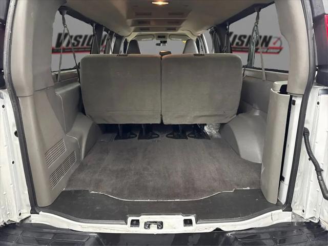 2025 GMC Savana Passenger RWD 3500 Extended Wheelbase LT