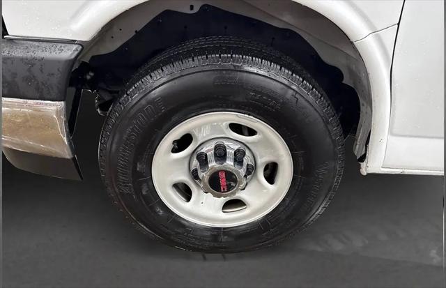 2025 GMC Savana Passenger RWD 3500 Extended Wheelbase LT