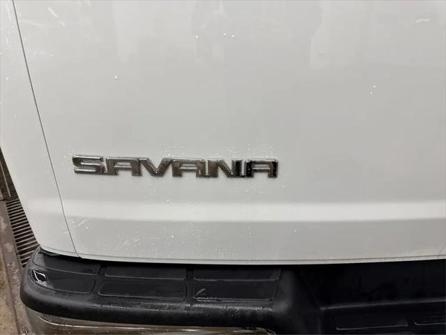 2025 GMC Savana Passenger RWD 3500 Extended Wheelbase LT