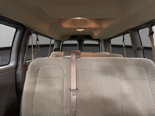 2025 GMC Savana Passenger RWD 3500 Extended Wheelbase LT