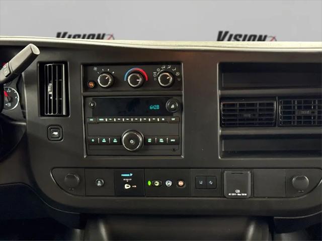 2025 GMC Savana Passenger RWD 3500 Extended Wheelbase LT