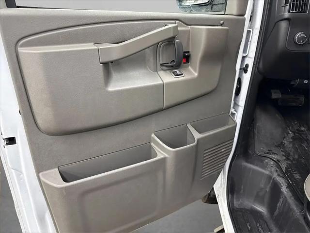 2025 GMC Savana Passenger RWD 3500 Extended Wheelbase LT
