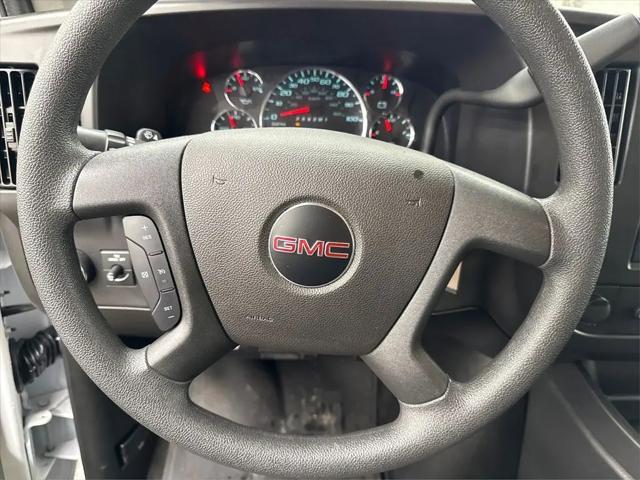 2025 GMC Savana Passenger RWD 3500 Extended Wheelbase LT