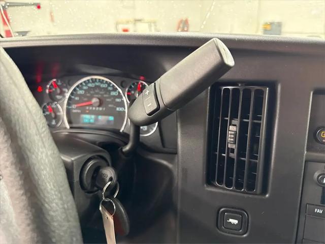 2025 GMC Savana Passenger RWD 3500 Extended Wheelbase LT