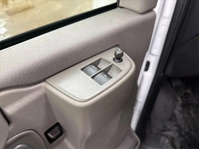 2025 GMC Savana Passenger RWD 3500 Extended Wheelbase LT