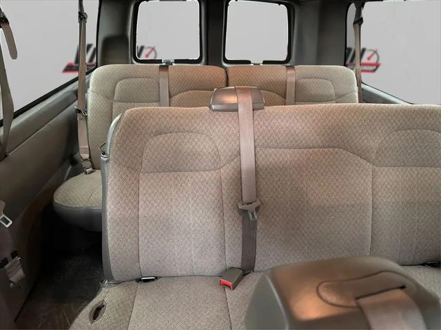 2025 GMC Savana Passenger RWD 3500 Extended Wheelbase LT