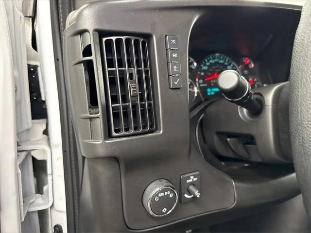 2025 GMC Savana Passenger RWD 3500 Extended Wheelbase LT