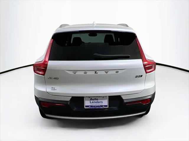 2023 Volvo XC40 B5 Plus Bright Theme