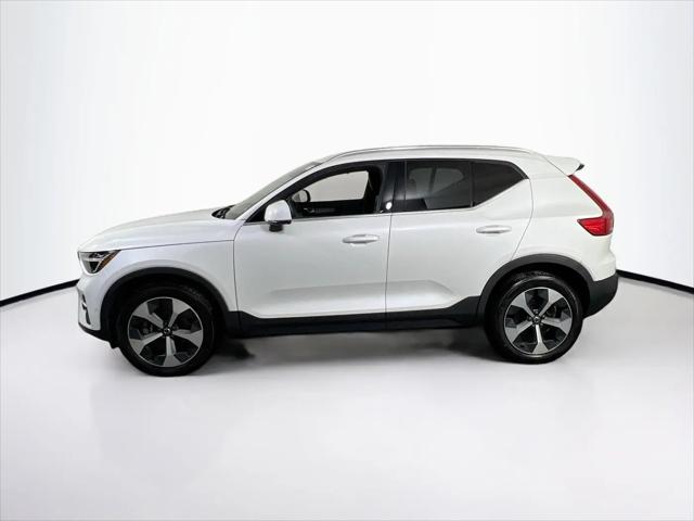 2023 Volvo XC40 B5 Plus Bright Theme
