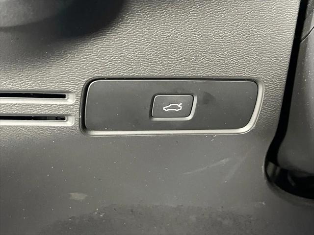2023 Volvo XC40 B5 Plus Bright Theme