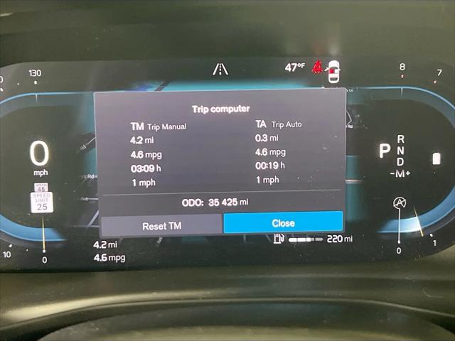 2023 Volvo XC40 B5 Plus Bright Theme